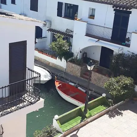 Holiday home Casa Pelagia, Maison De Pecheur Avec Amarre *